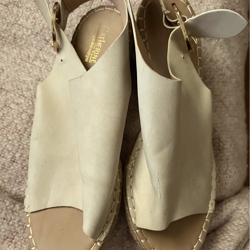 Sandals espardilla. 2 inch heel size 9 straps with buckle side . Beige color.